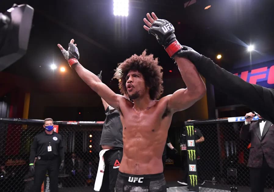 UFC Fight Night 225: Max Holloway vs The Korean Zombie predictions & four-fight parlay (+1486 odds): Caceres stays in-form
