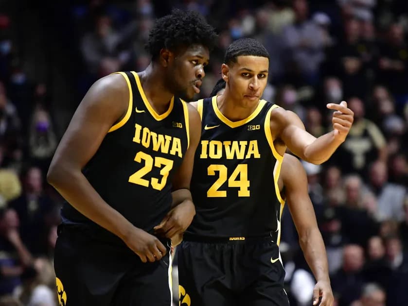 College basketball Monday three-team mega parlay (+1139): It’s not heaven; it’s Iowa