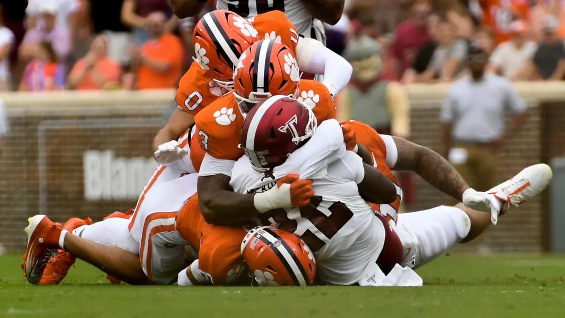Week 12 College Football Predictions: NCAAF Best Bets for Friday, November 14 - Clemson and Louisville slug it out