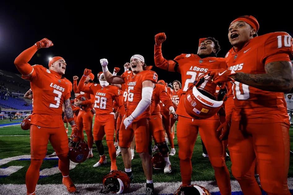 College Football Bowl Games Predictions & Best Bets for Friday, December 26