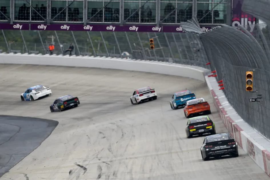 NASCAR Drydene 400 best bets: Larson out to tame Dover