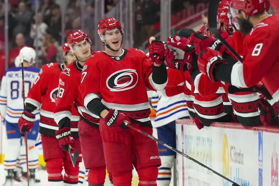 Florida Panthers vs Carolina Hurricanes NHL predictions, picks, odds & spreads: Hurricanes storm past panthers
