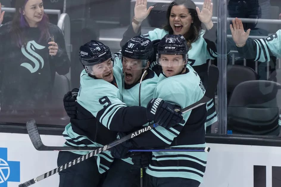 NHL Sunday parlay at mega (+1002) odds, today 1/1: Kraken come up clutch