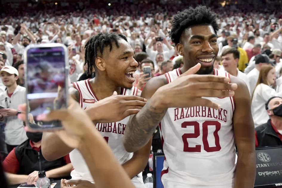 College basketball Saturday mega parlay (+1076): Woo pig sooie