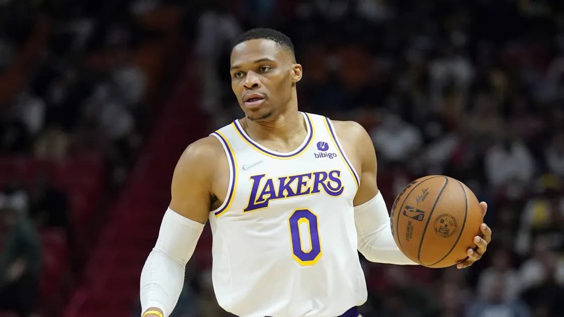 Four-pick cross-sport parlay for Friday (+783 odds): EPL, NBA, College basketball and NHL