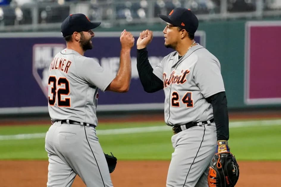 Four-pick cross-sport parlay for Saturday (+1412): MLB, UFC and College Football picks