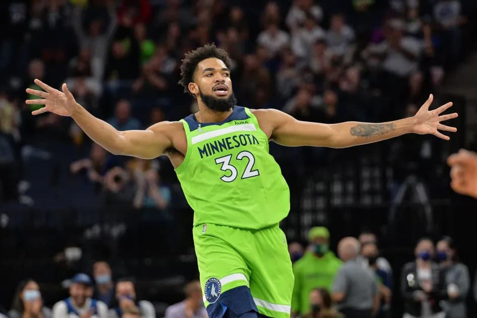 Best player prop for Wednesday's NBA slate: KAT goes to town on the boards