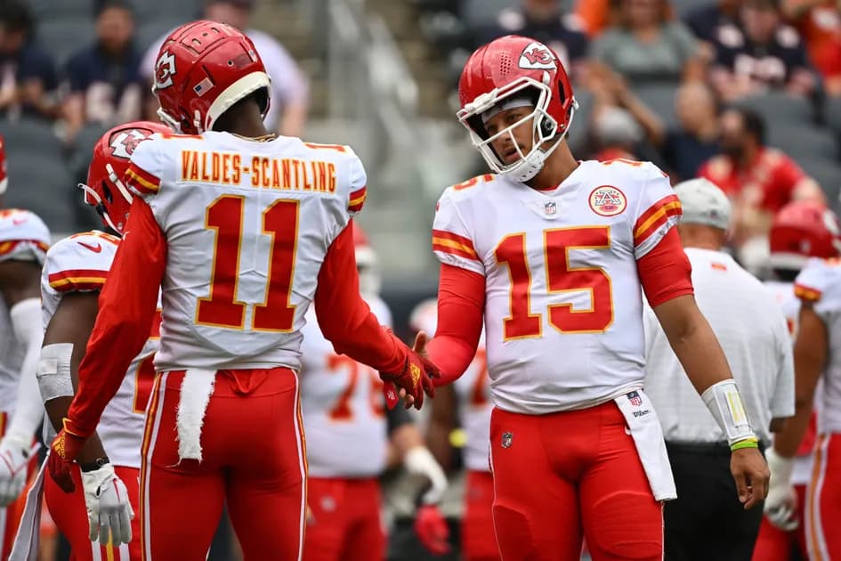 Las Vegas Raiders vs Kansas City Chiefs Predictions, Odds, Spreads & Betting Lines for MNF: Chiefs dominate at home