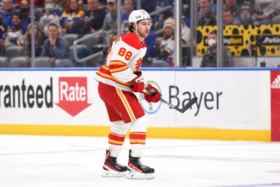Best player props for Saturday's NHL slate: Matthews set for a busy night