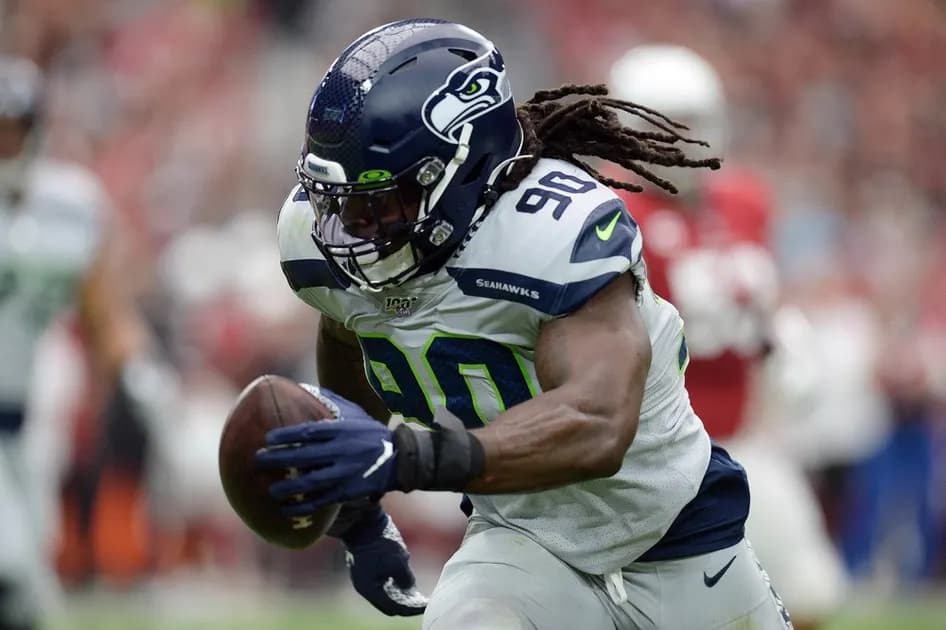 Jadeveon Clowney drops asking price, two teams still interested
