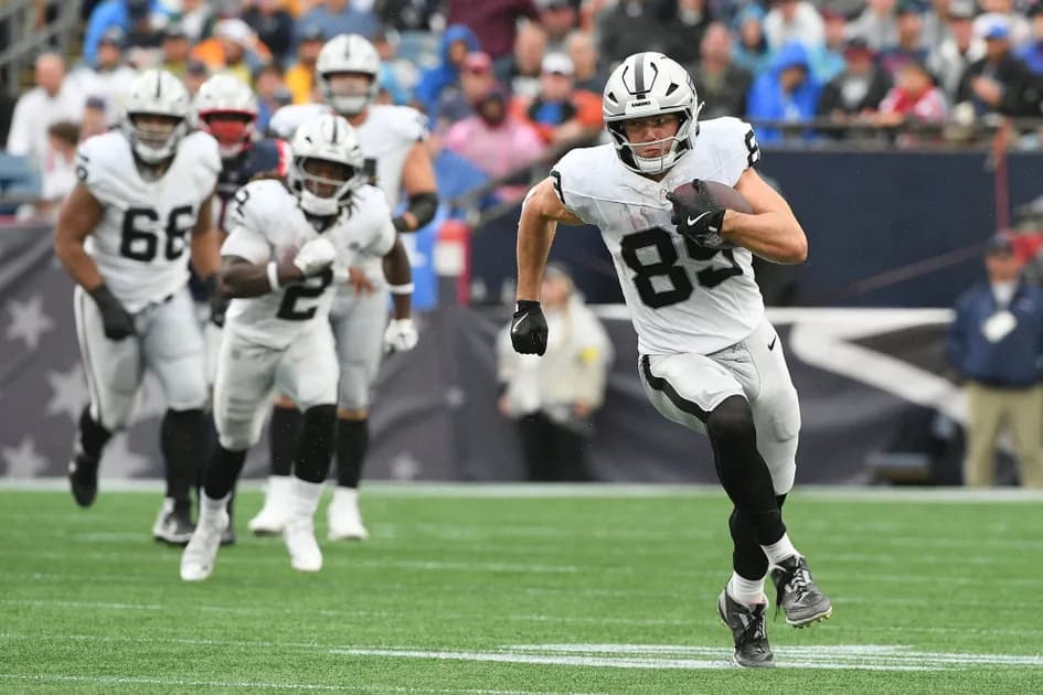Unlock a $25 Dabble NFL promo code PICKSWISE before Raiders vs Texans