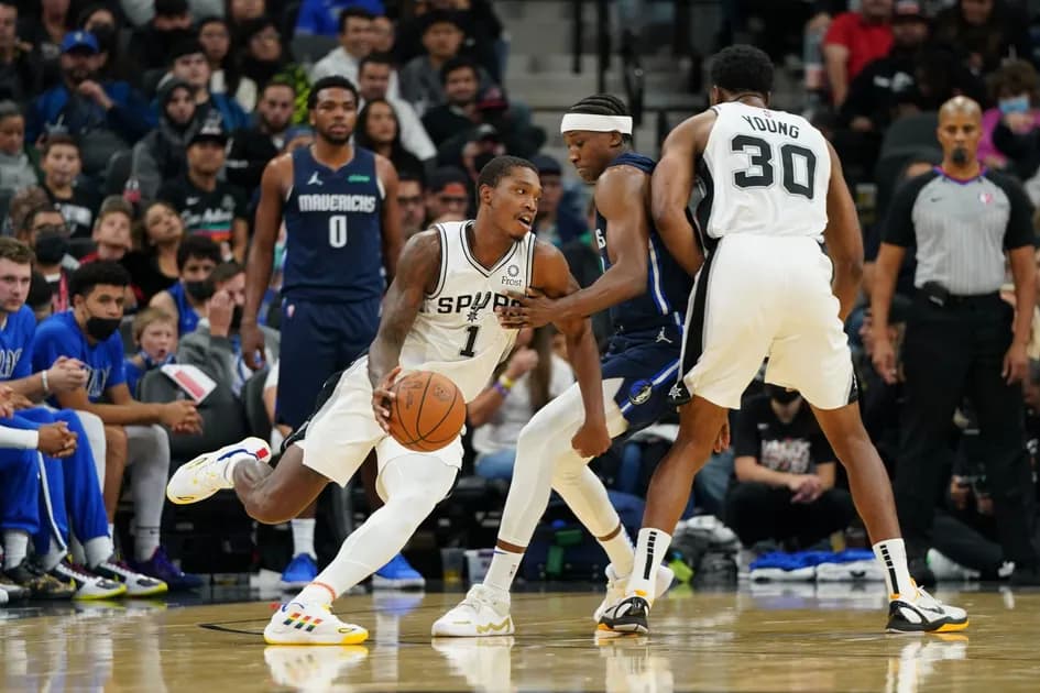 NBA Monday three-team mega parlay (+1357 odds): Spurs stun Jazz
