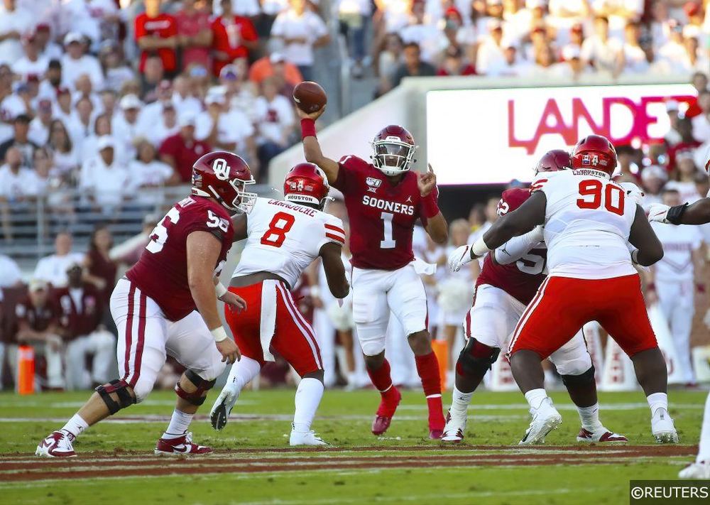 Jalen Hurts Oklahoma quarterback throwing against Houston
