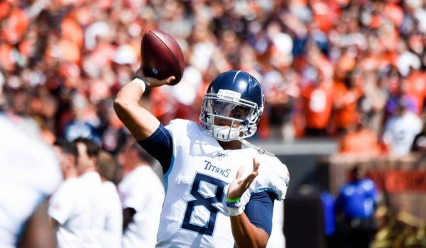 Marcus Mariota will beat out Derek Carr in Las Vegas