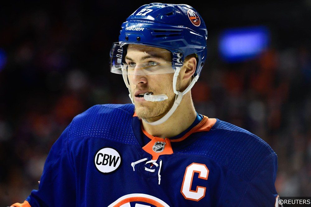 Anders Lee warming up for the New York Islanders