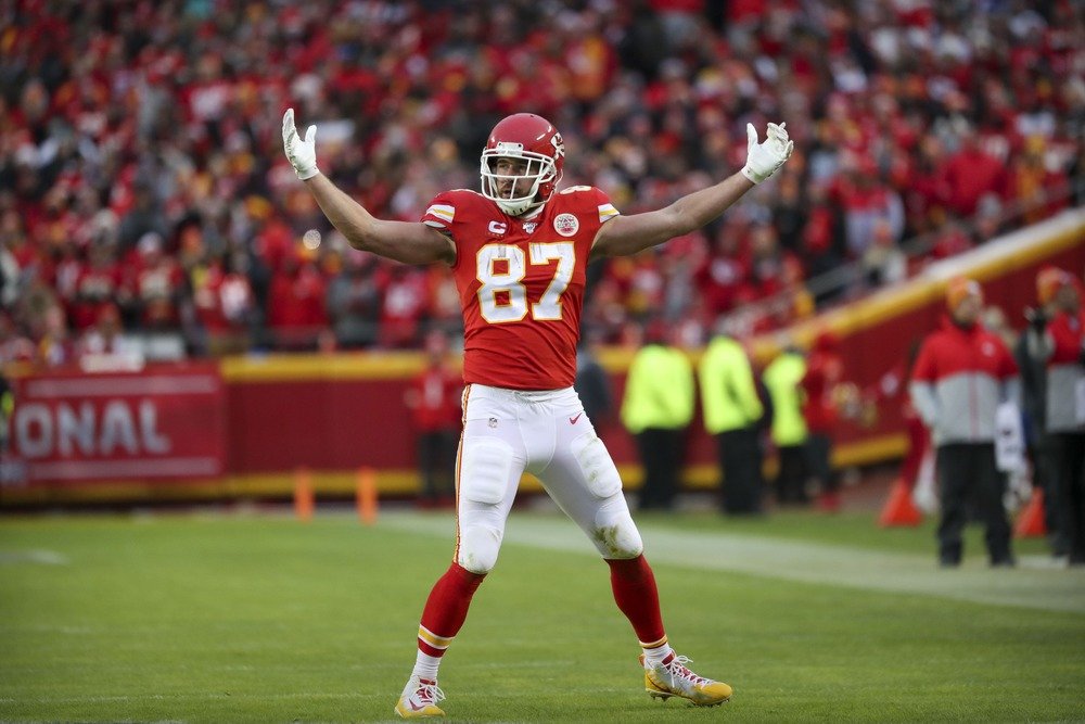 Travis Kelce playing for the Chiefs in the AFC divisional round