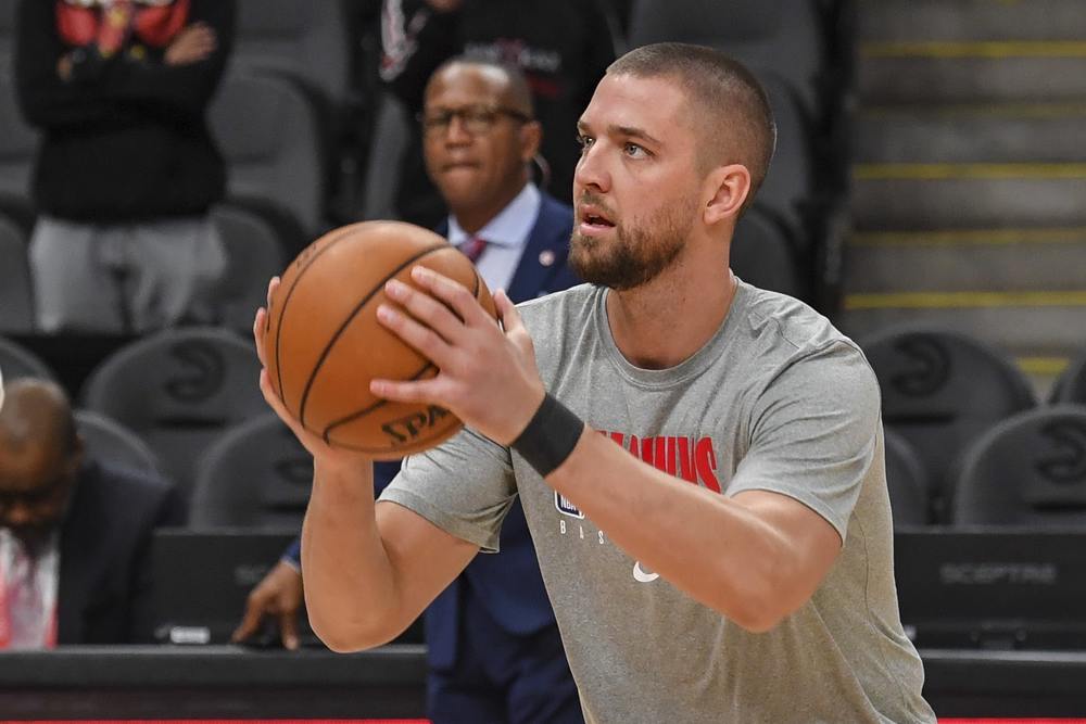 Chandler Parsons getting ready to shoot a basketball