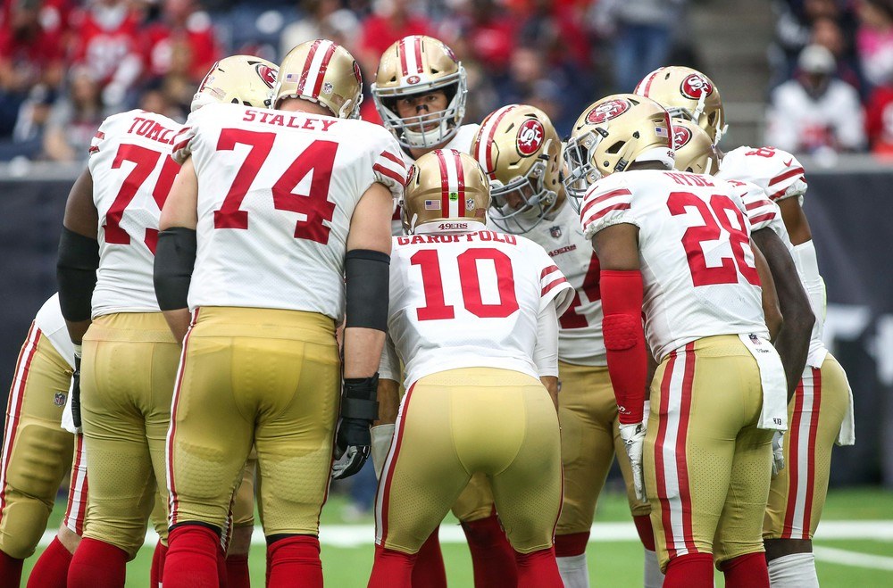 49ers huddling up