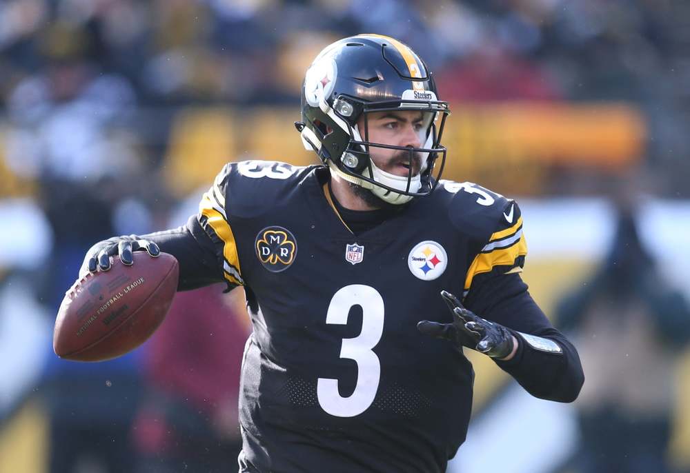 Landry Jones throwing for the Pittsburgh Steelers