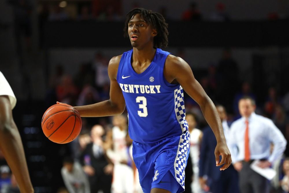 Tyrese Maxey of Kentucky dribbles the ball up court.