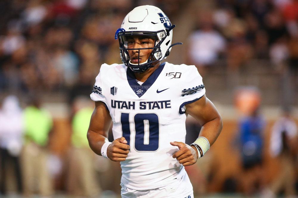 QB Jordan Love warming up for Utah State