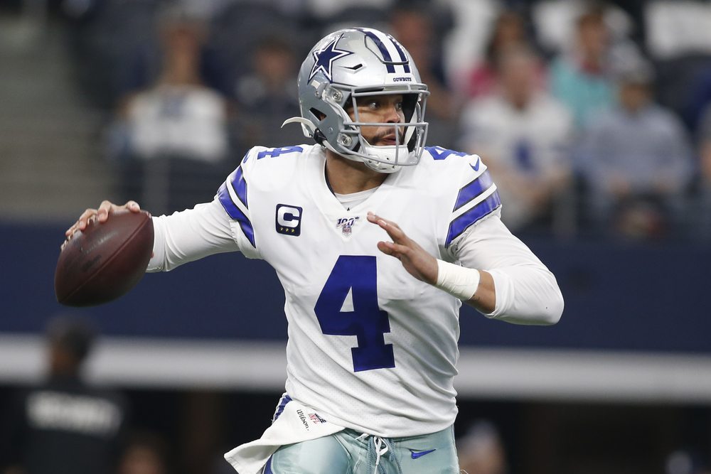 Dallas Cowboys Dak Prescott throwing