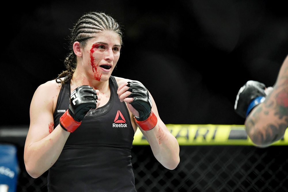 Julia Avila (red gloves) fights against Pannie Kianzad (blue gloves) at T-Mobile Arena.