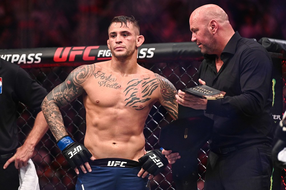 Dustin Poirier (blue gloves) reacts against Khabib Nurmagomedov (red gloves) during UFC 242 at The Arena.