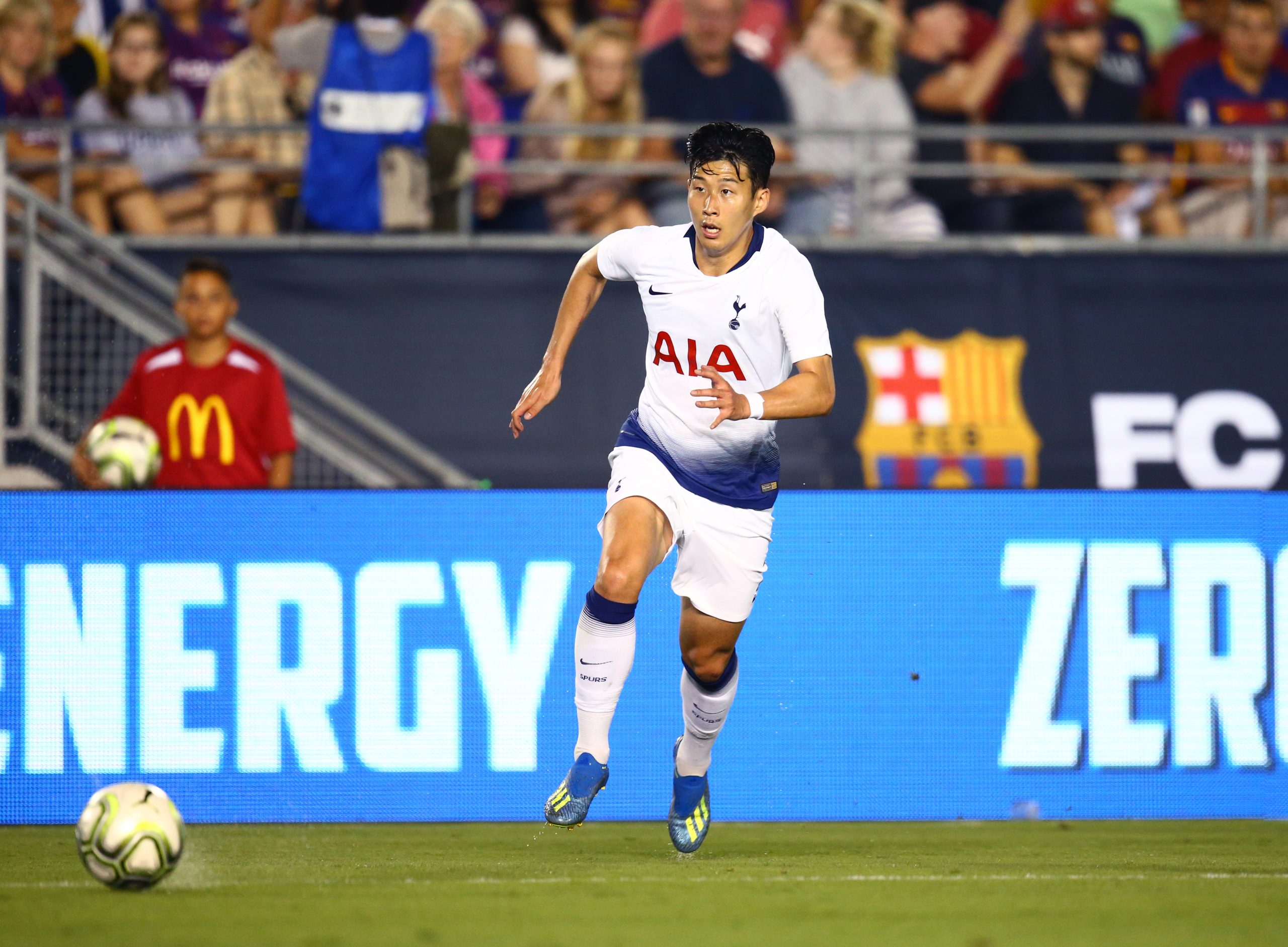 Heung min son playing for Spurs