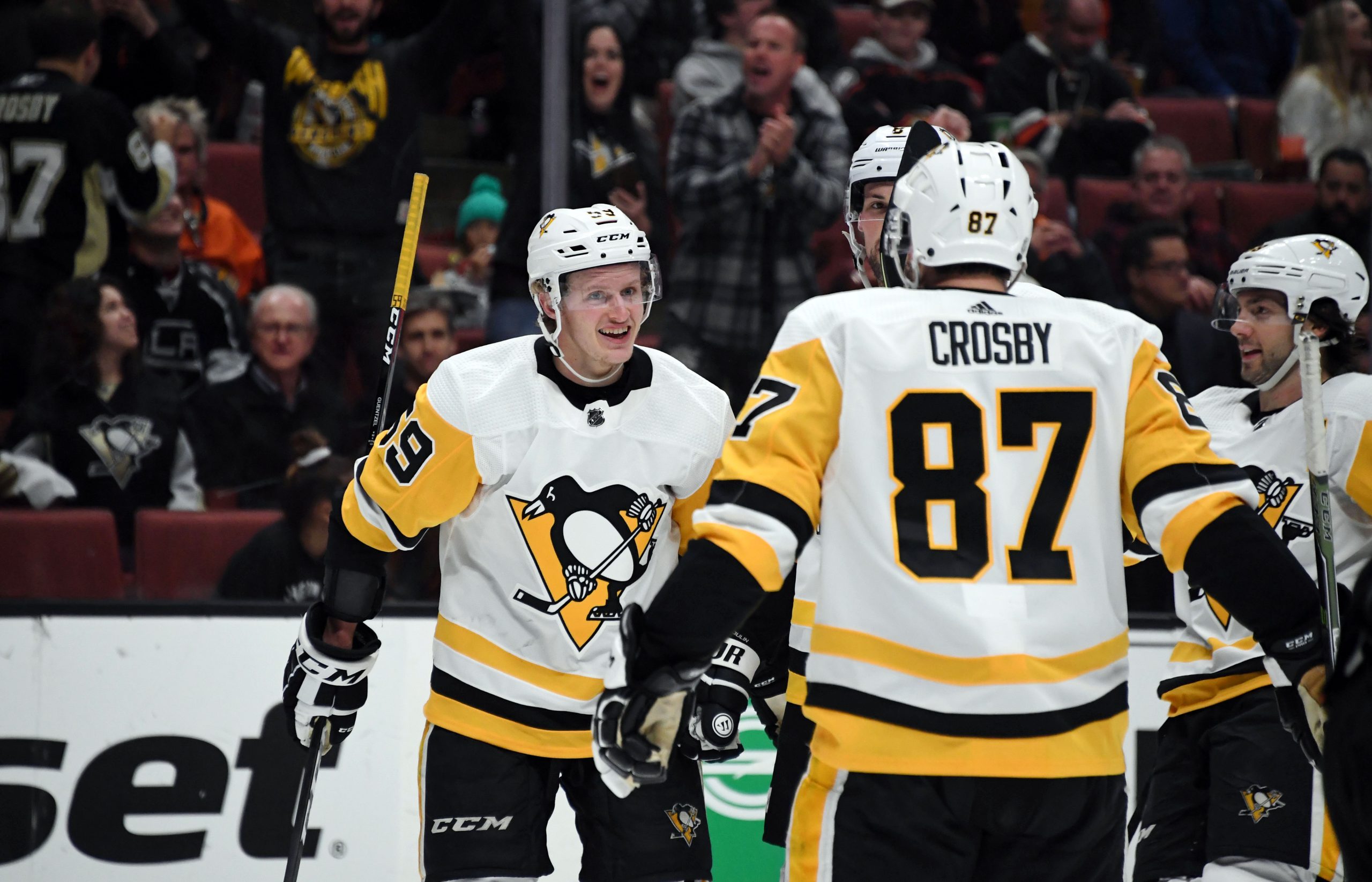 Penguins left wing Jake Guentzel (59) celebrates with center Sidney Crosby 
