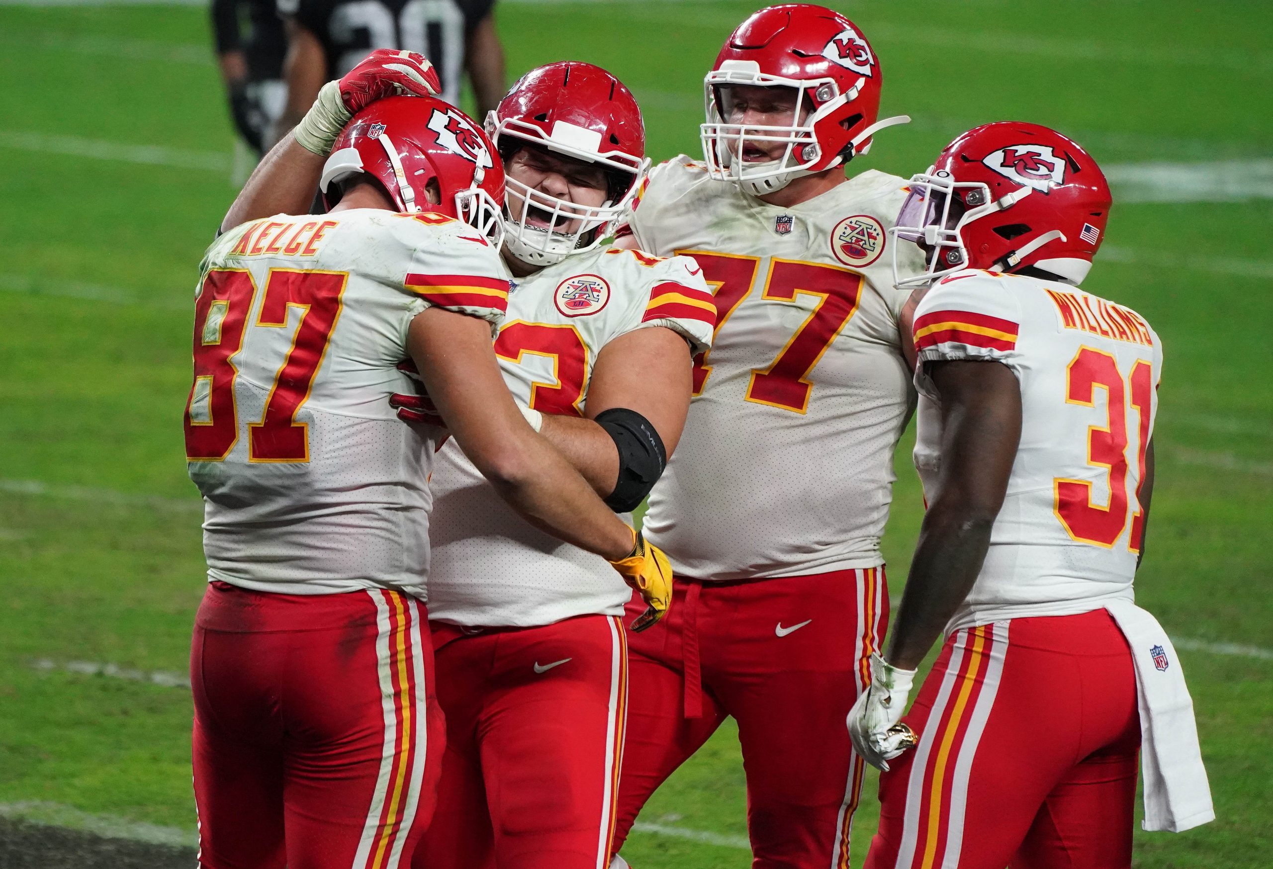Kansas City Chiefs tight end Travis Kelce (87) celebrates with offensive guard Nick Allegretti (73) offensive guard Andrew Wylie (77) running back Darrel Williams (31) his touchdown pass scored against the Las Vegas Raiders.