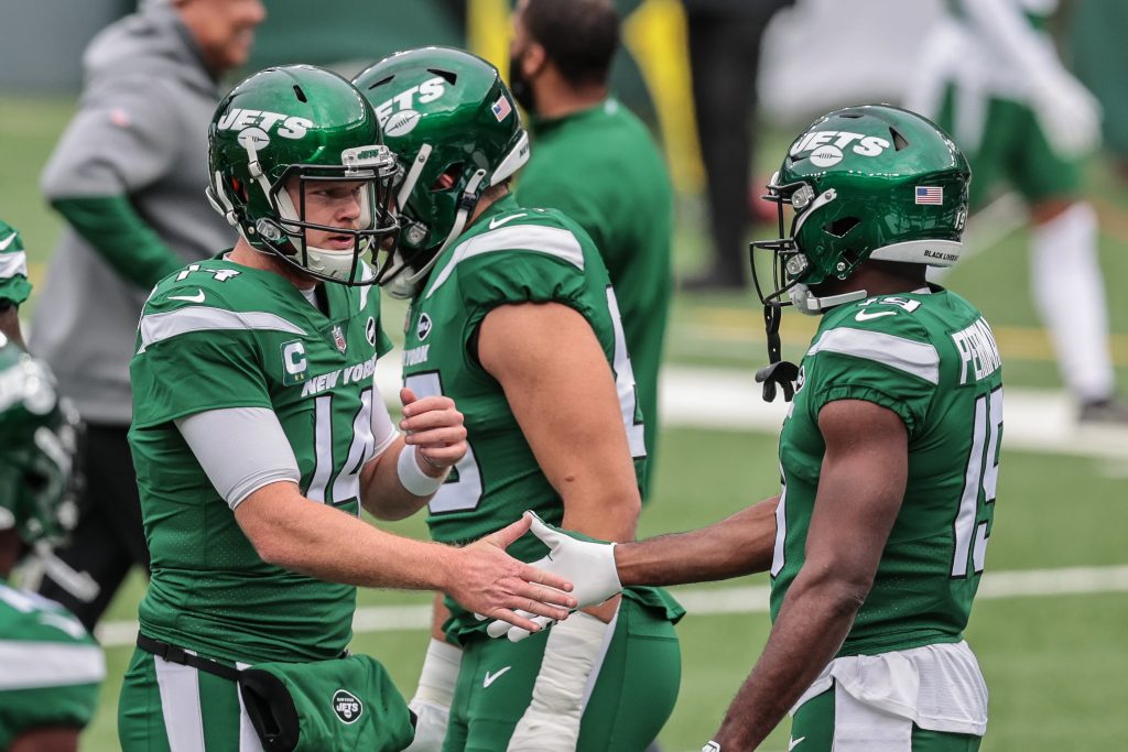 Sam Darnold and Breshad Perriman of the New York Jets