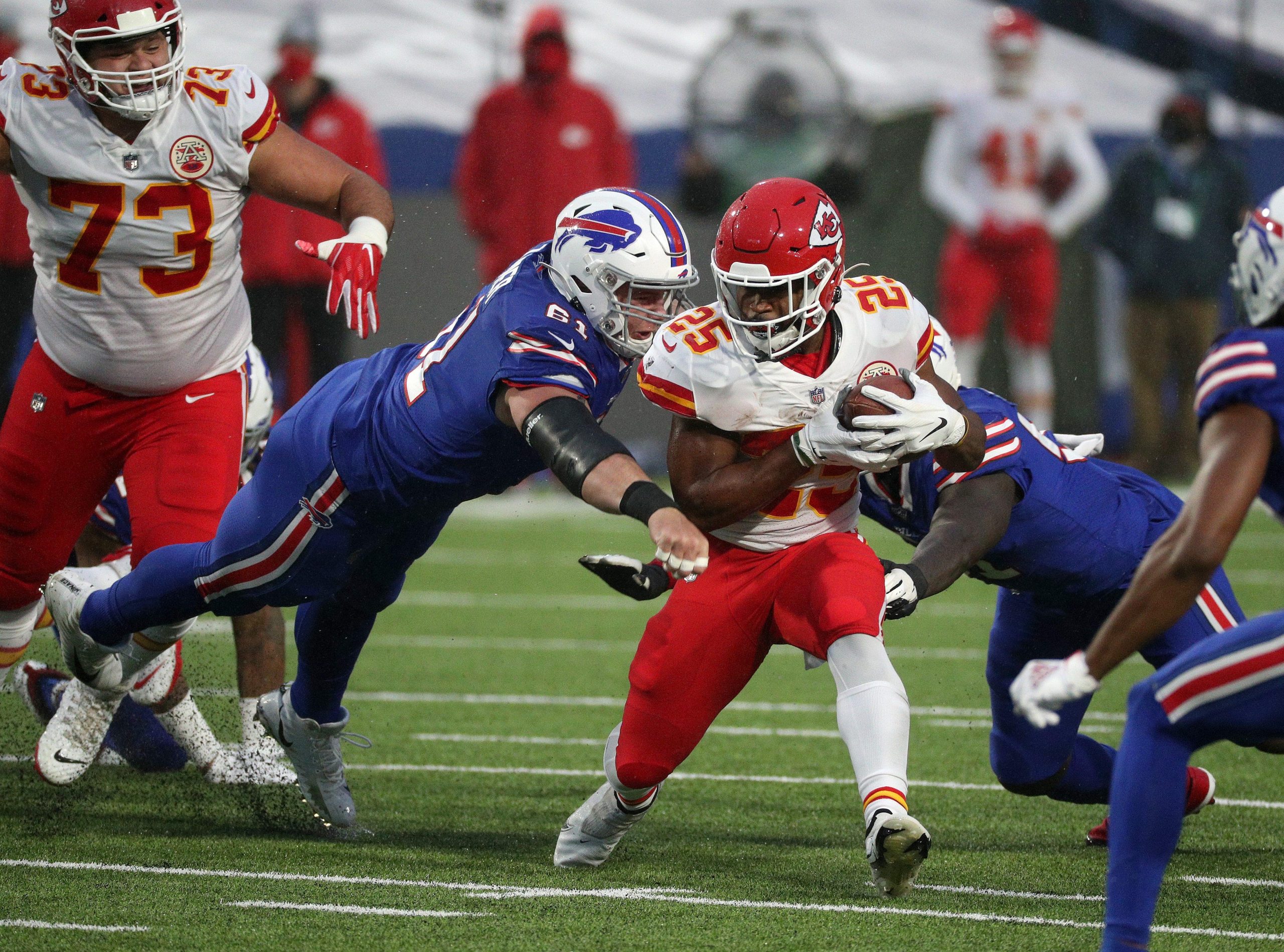 Chiefs running back Clyde Edwards-Helaire finds a seam at the line of scrimmage against the Bills.