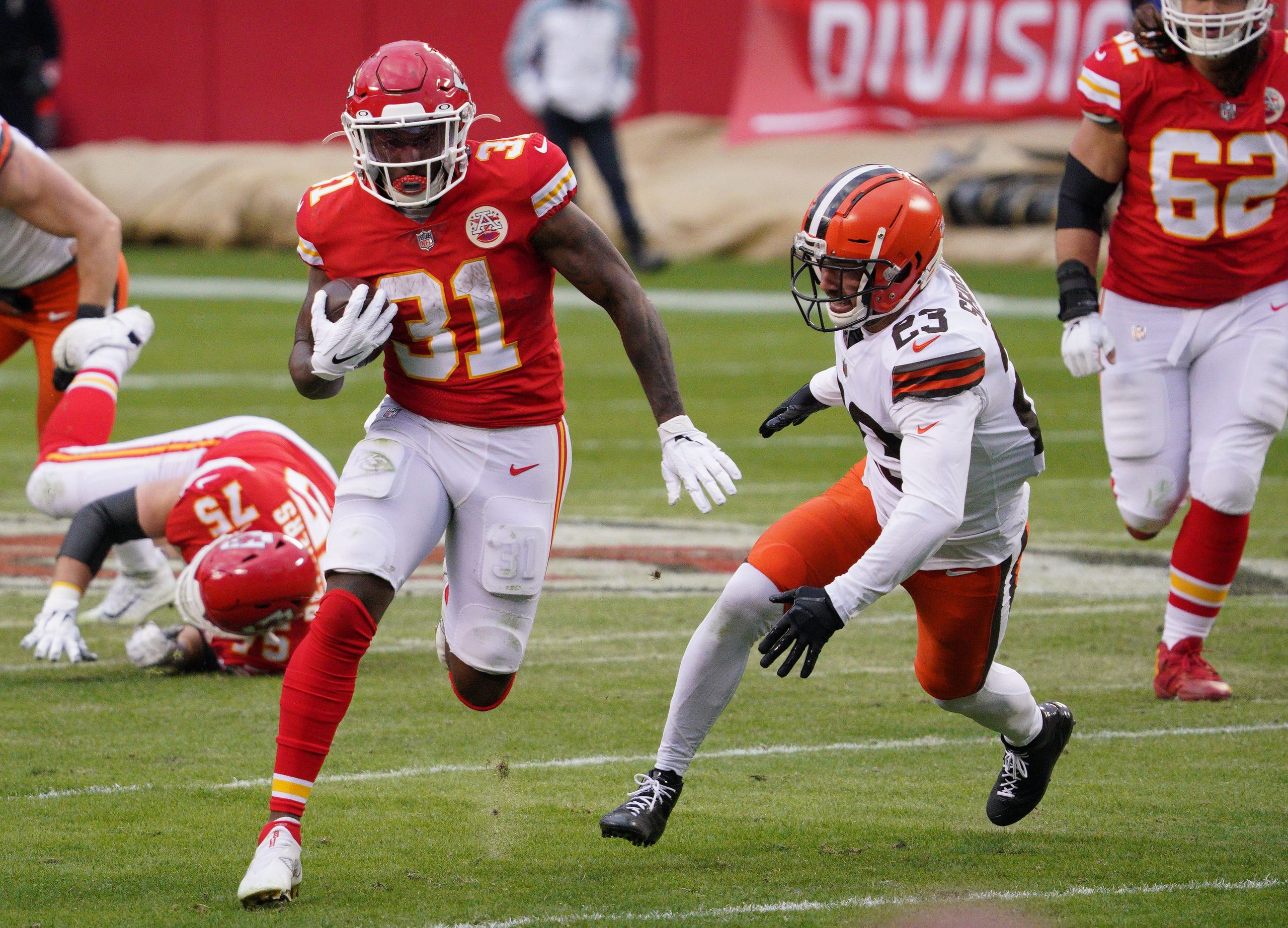 NFL DFS: Week 15 Saturday Games Best Bets, Captain Picks, and Flex Options  for DraftKings and FanDuel 