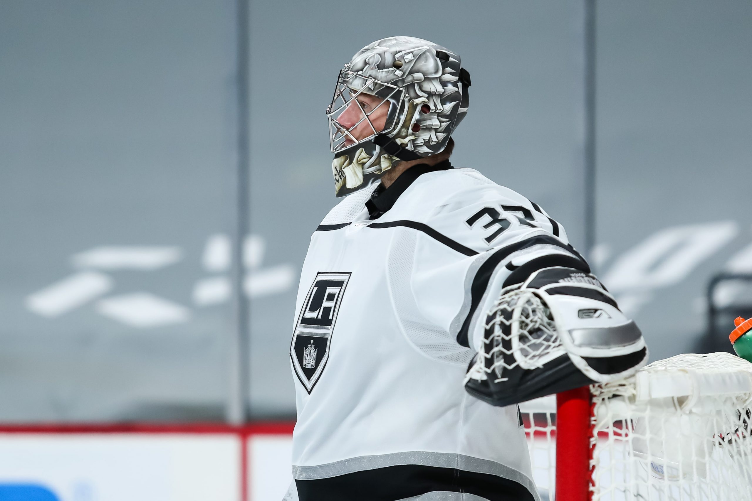 Los Angeles Kings goaltender Jonathan Quick looks on during game against Minnesota Wild