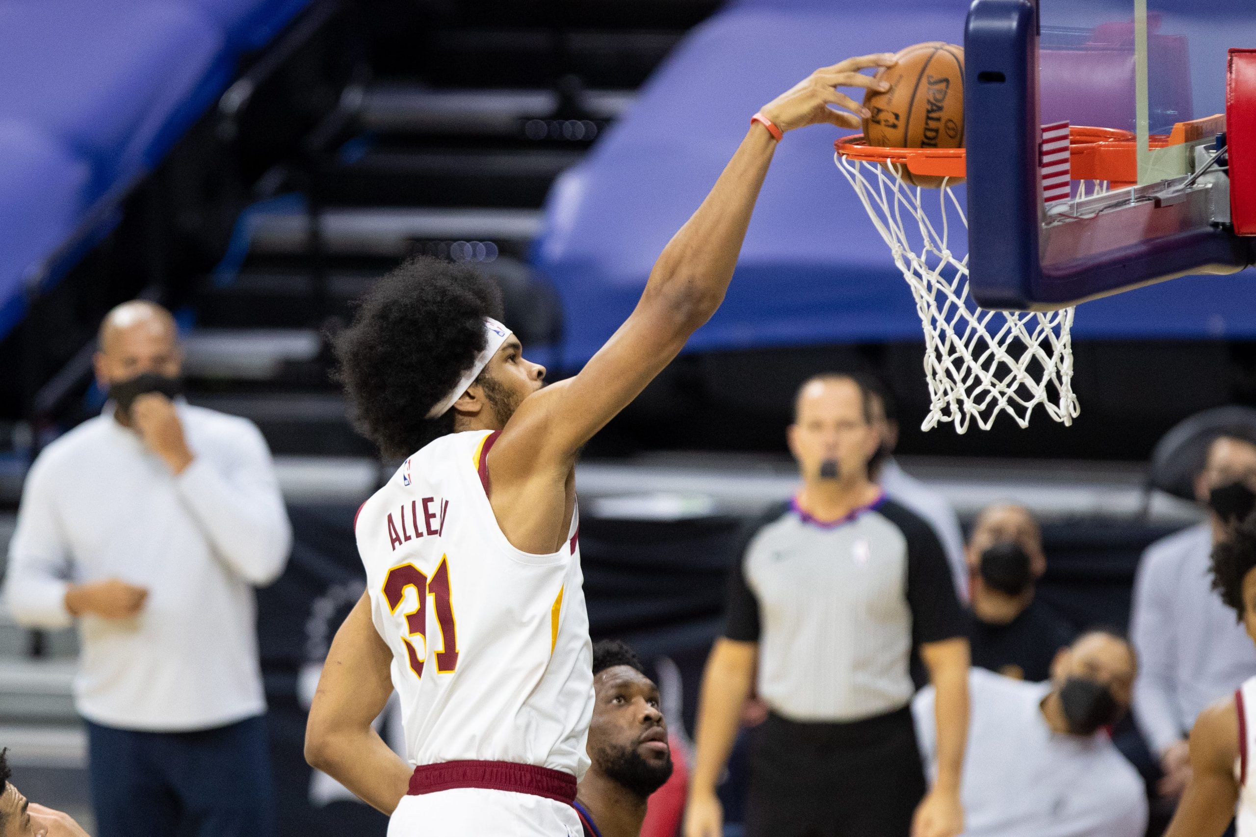 Feb 27, 2021; Philadelphia, Pennsylvania, USA; Cleveland Cavaliers center Jarrett Allen (31) dunks the ball against the Philadelphia 76ers during the first quarter at Wells Fargo Center. parlay
