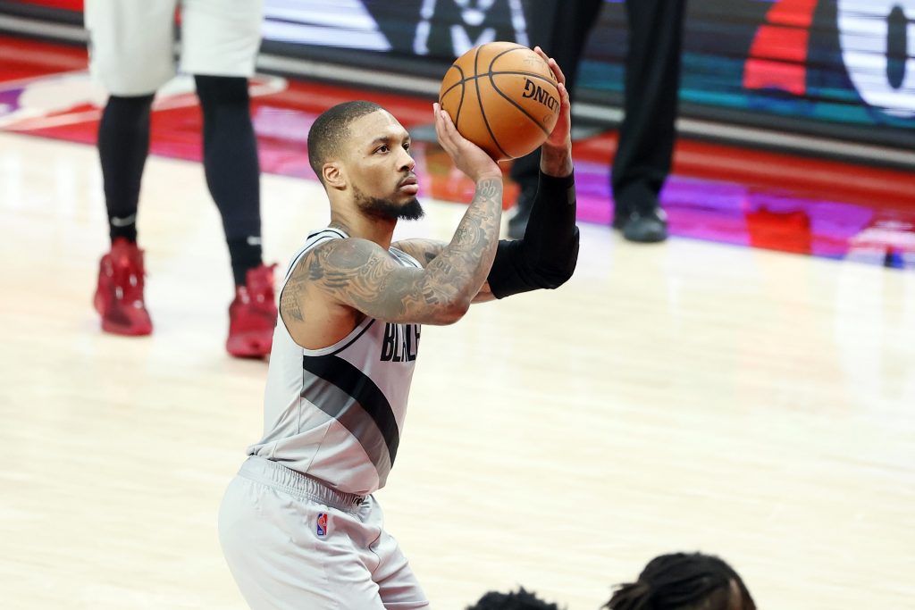 Damian Lillard lining up a shot