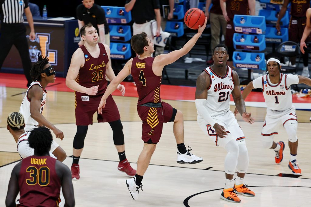 Loyola Ramblers guard Braden Norris (4) shoots against the Illinois Fighting Illini during the second half in the second round of the 2021 NCAA Tournament at Bankers Life Fieldhouse