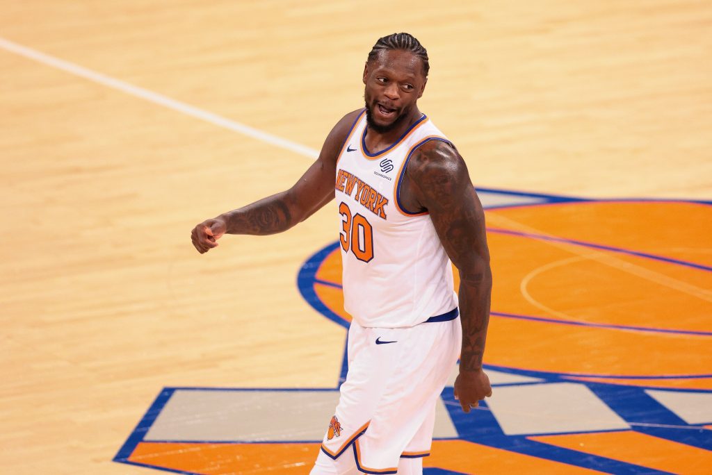 Julius Randle Knicks walking