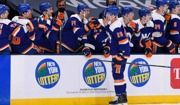 Friday NHL four-team mega parlay (+1613 odds): Islanders to win fifth straight game