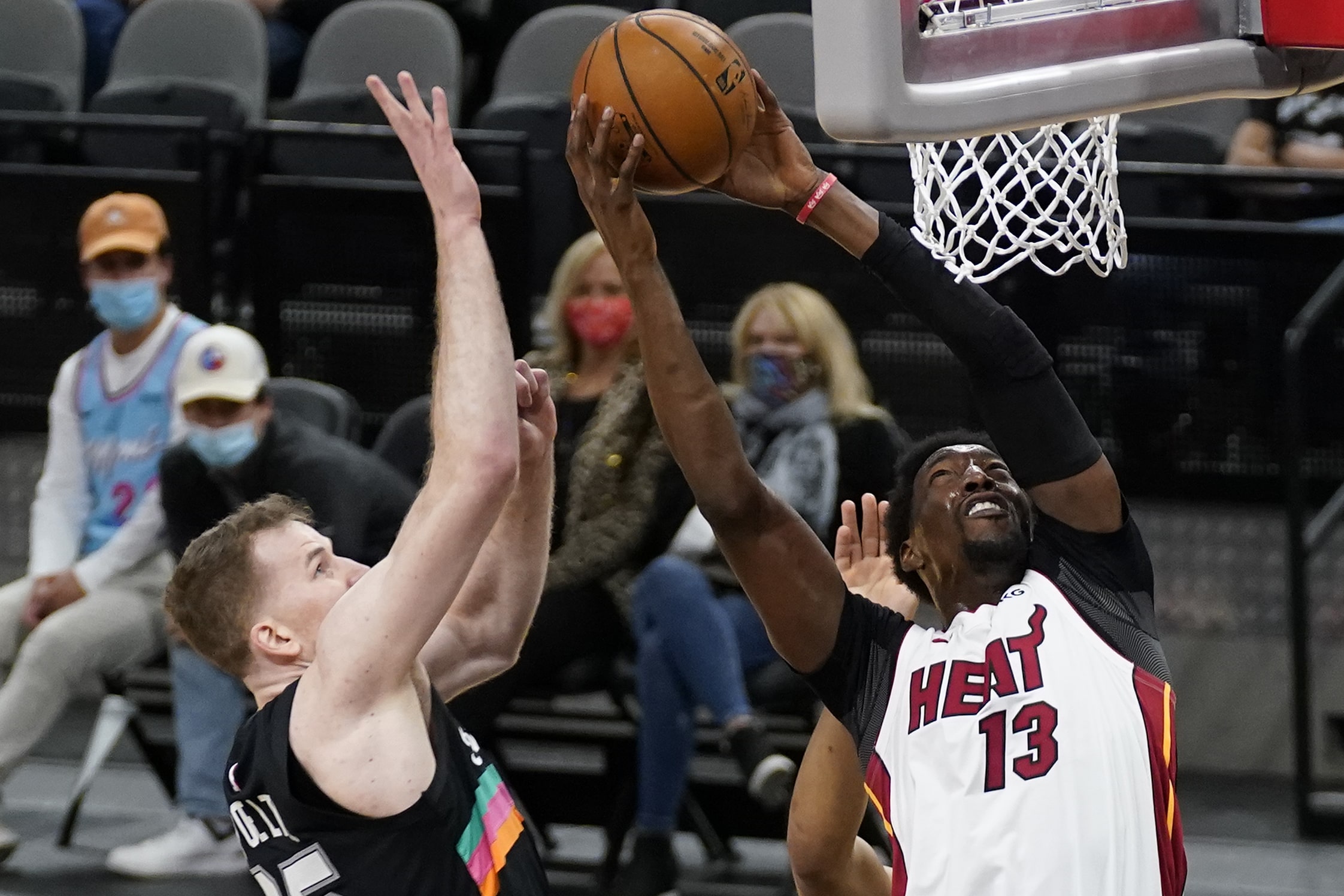 Sunday NBA FiveTeam Mega Parlay (+1401 odds!) Pickswise Pickswise