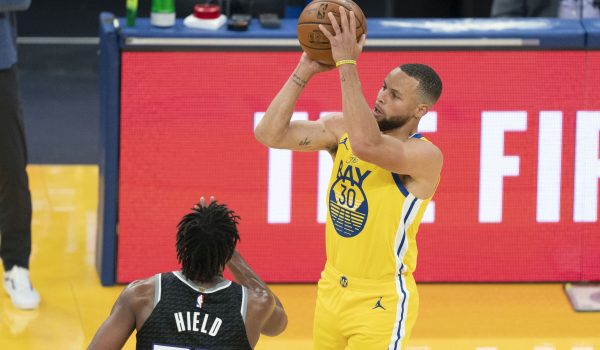 Best NBA player props for Tuesday's slate: Steph Curry is on fire!