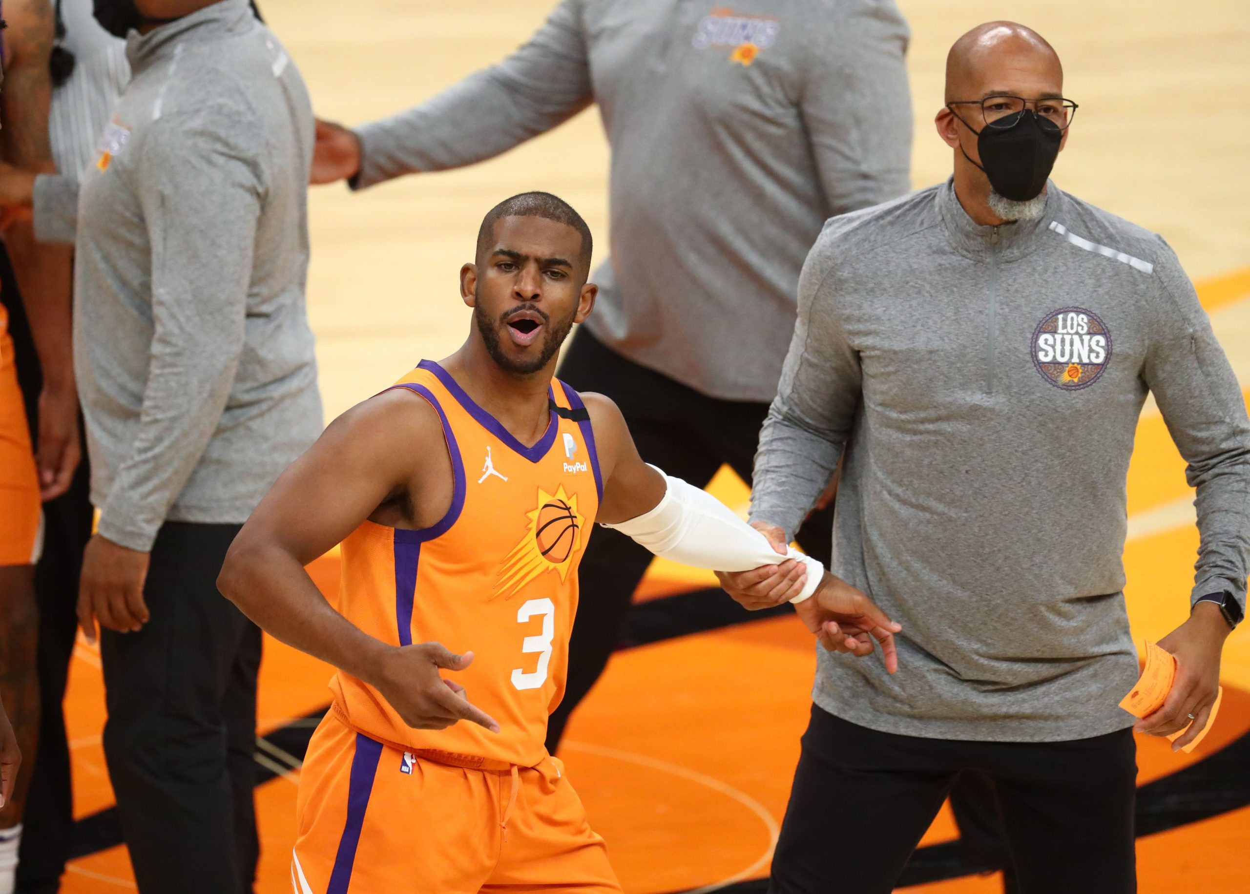 Chris Paul Suns vs Lakers