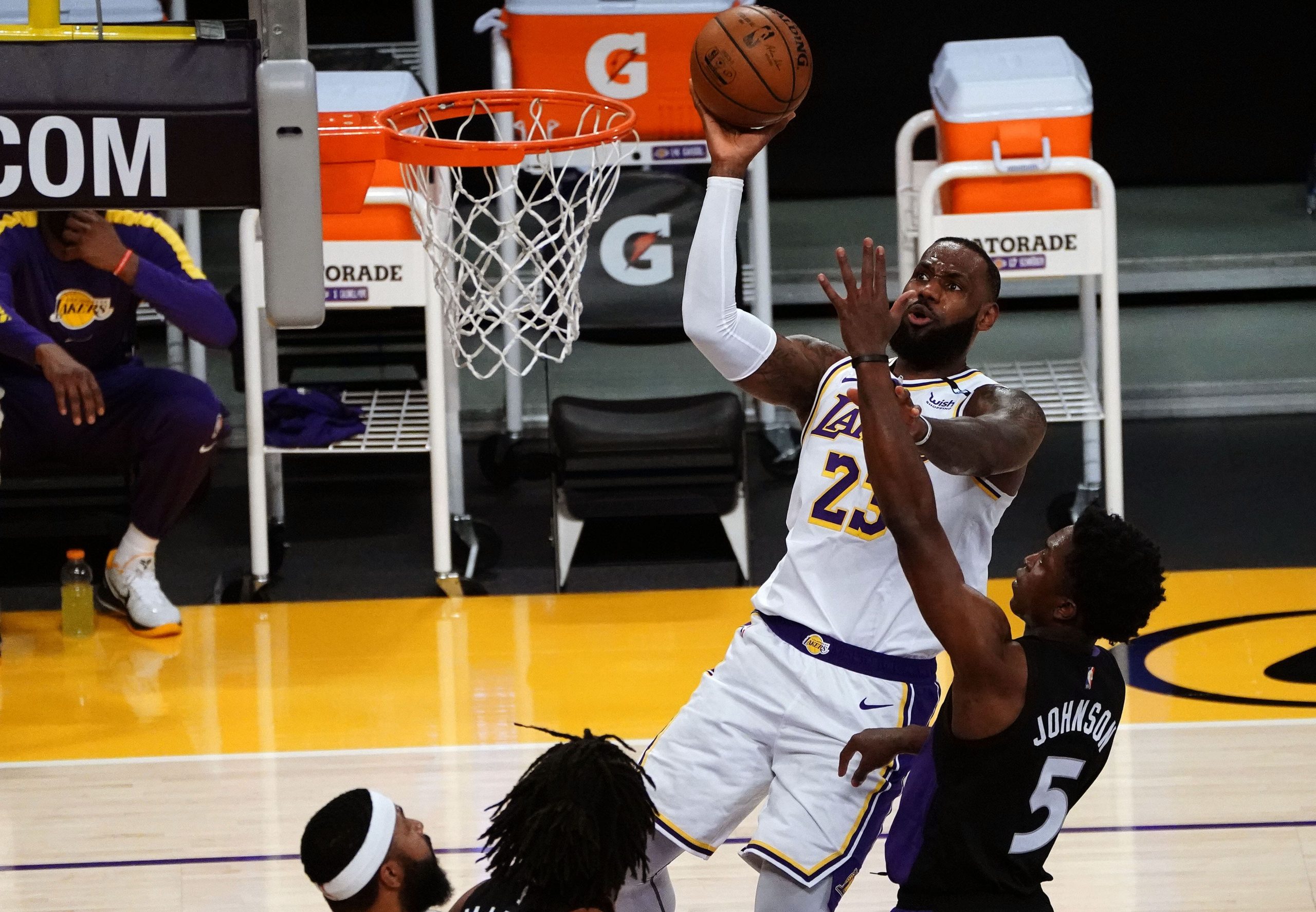 LeBron James Knicks vs Lakers