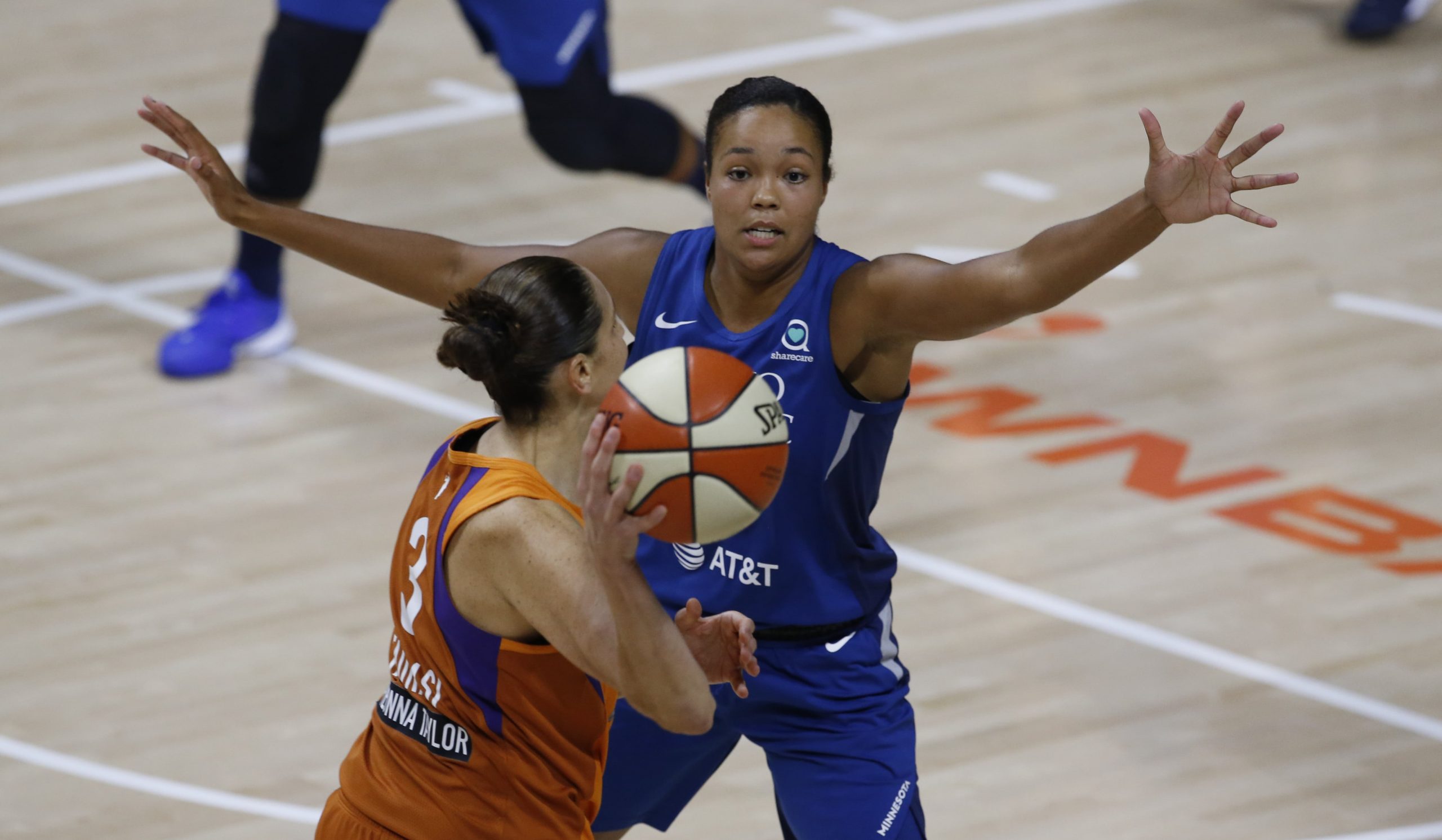 Minnesota's Napheesa Collier defends Phoenix's Diana Taurasi