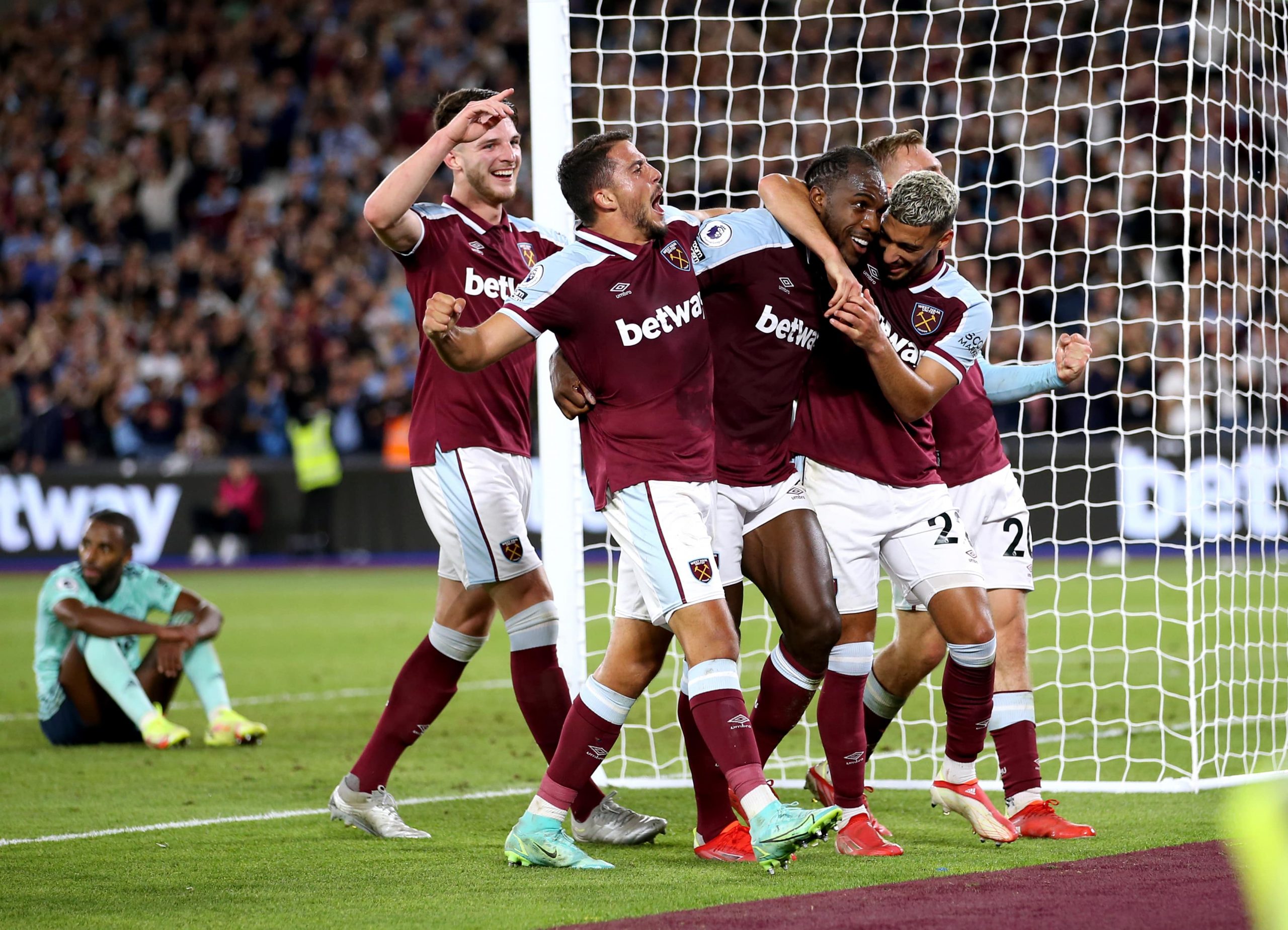 West Ham United's Michail Antonio (centre) celebrates with his team-mates after scoring their side's fourth goal of the game during the Premier League match at the London Stadium, London.