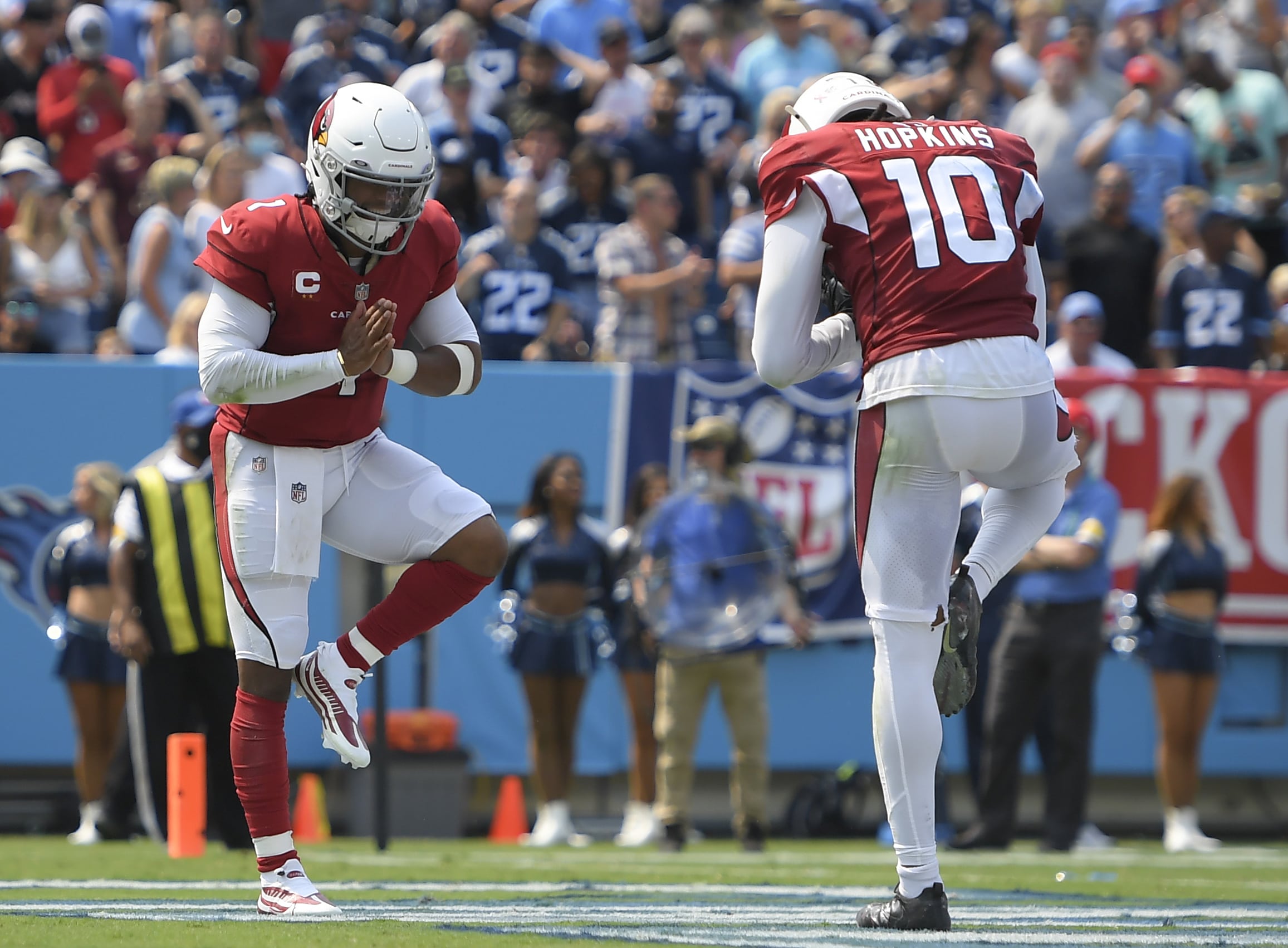 Kyler Murray and DeAndre Hopkins of the Arizona Cardinals