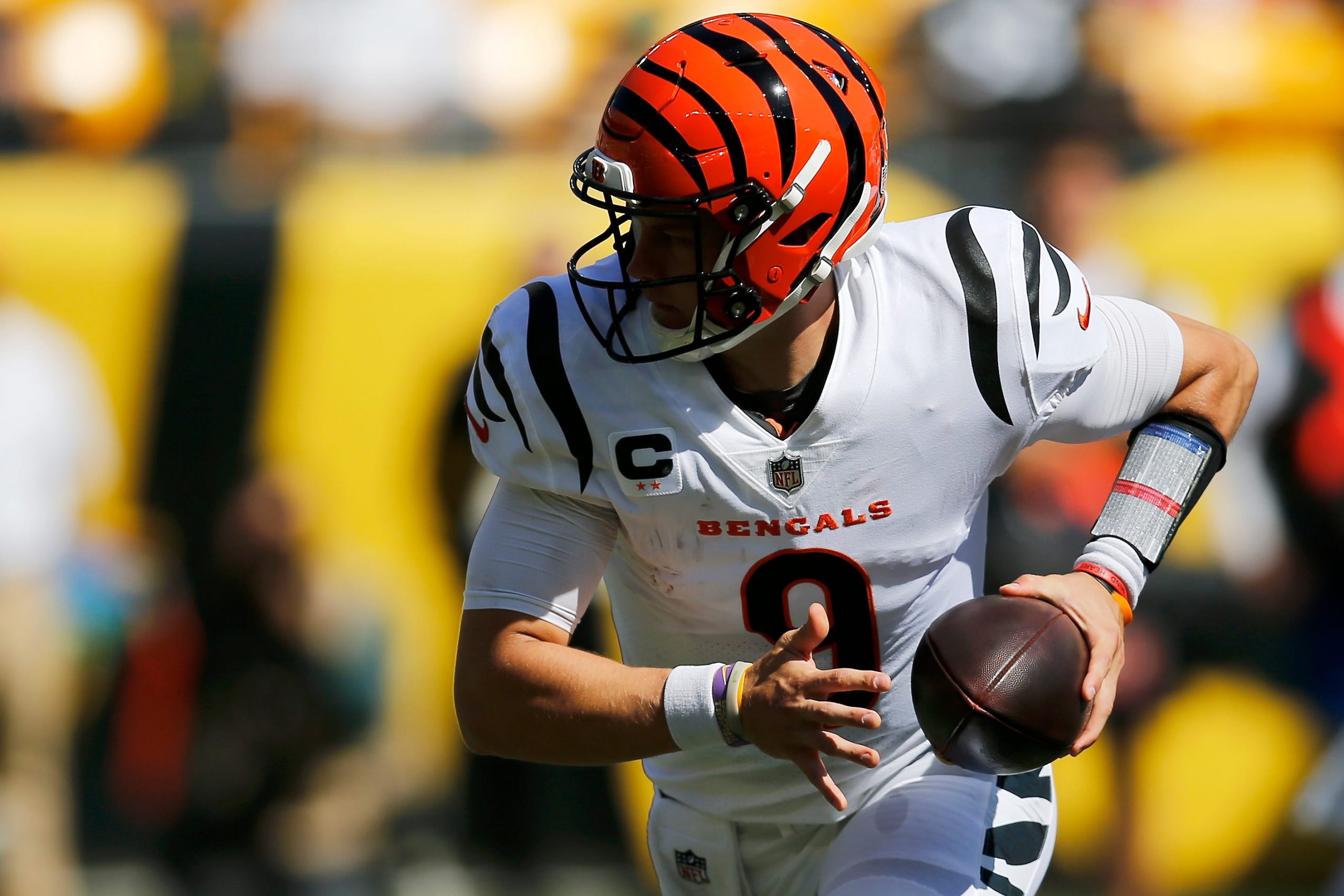 Cincinnati Bengals quarterback Joe Burrow (9) drops back to hand off to running back Joe Mixon (28) in the second quarter of the NFL Week 3 game between the Pittsburgh Steelers and the Cincinnati Bengals at Heinz Field in Pittsburgh on Sunday, Sept. 26, 2021. The Bengals led 14-7 at halftime. Cincinnati Bengals At Pittsburgh Steelers