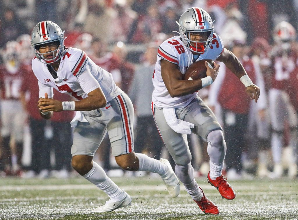 CJ Stroud dan TreVeyon Henderson dari Ohio State Buckeyes