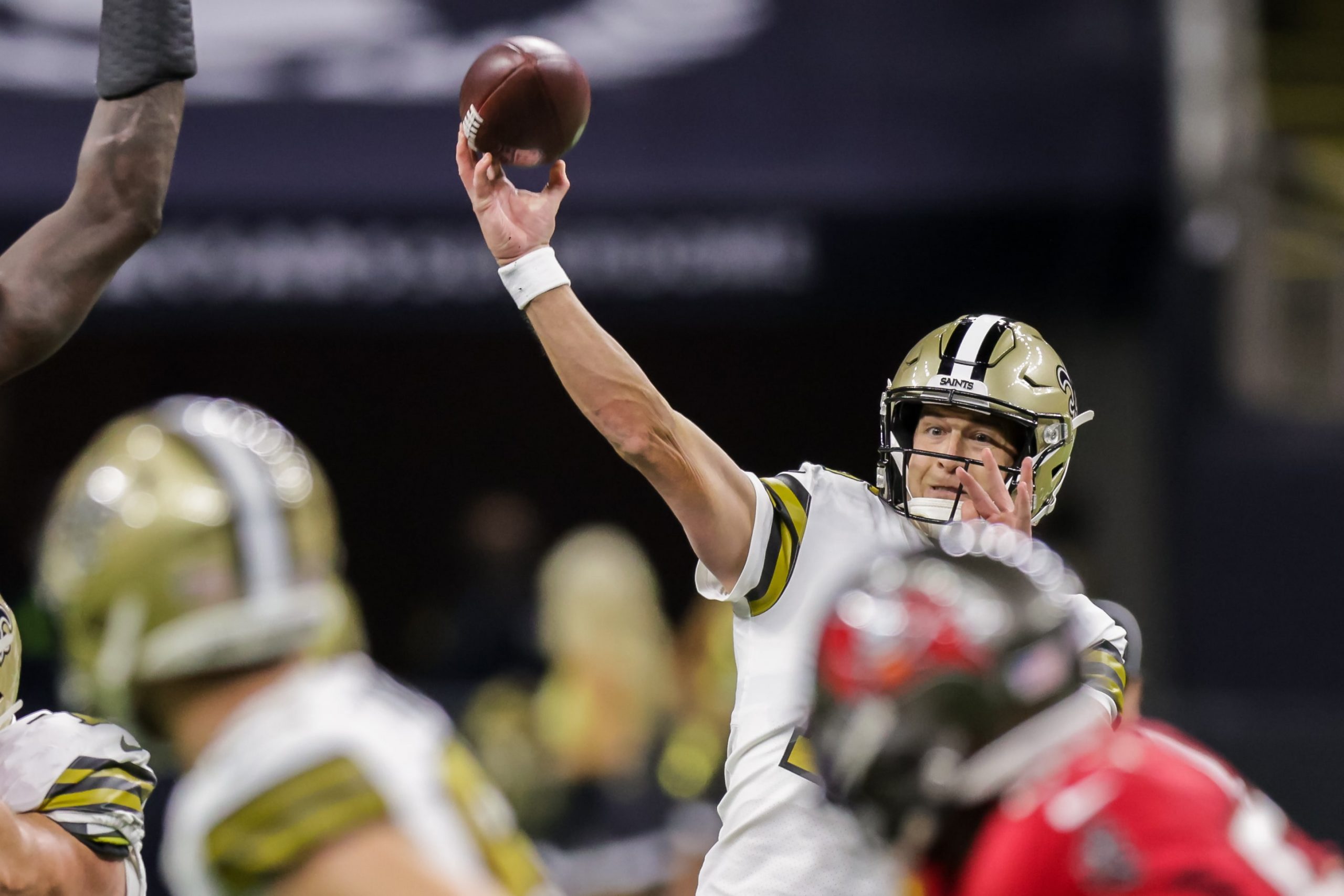 New Orleans Saints quarterback Trevor Siemian (15) passes there ball against Tampa Bay Buccaneers during the first half at Caesars Superdome. parlay